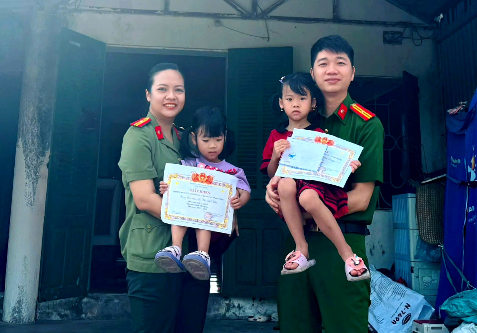 Đoàn thanh niên và Hội phụ nữ Công an xã Cẩm Giang: Nhiều hoạt động thiết thực hưởng ứng Tháng hành động vì trẻ em và Chiến dịch Thanh niên tình nguyện hè